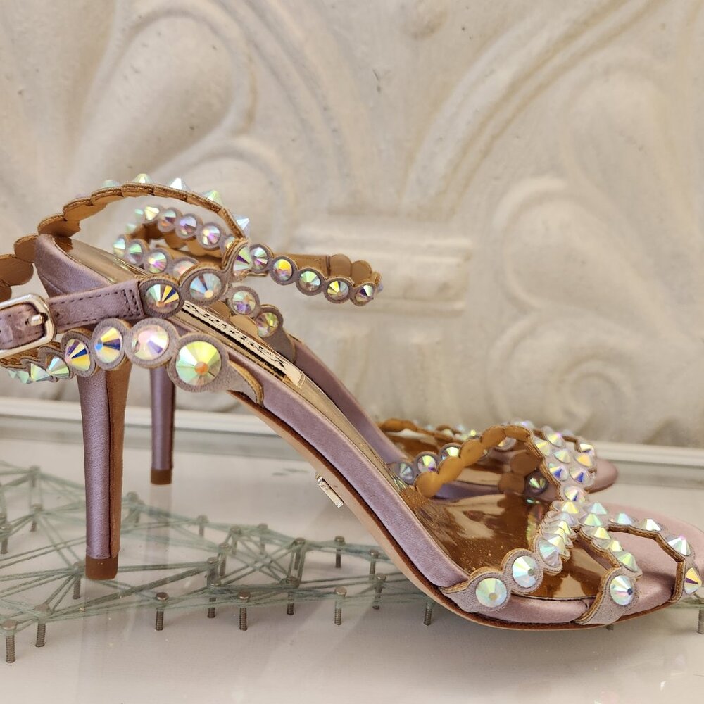 Badgley Mischka Silk soft lilac jeweled sandals. Sample. Like new. Size 6 - Picture 3 of 7